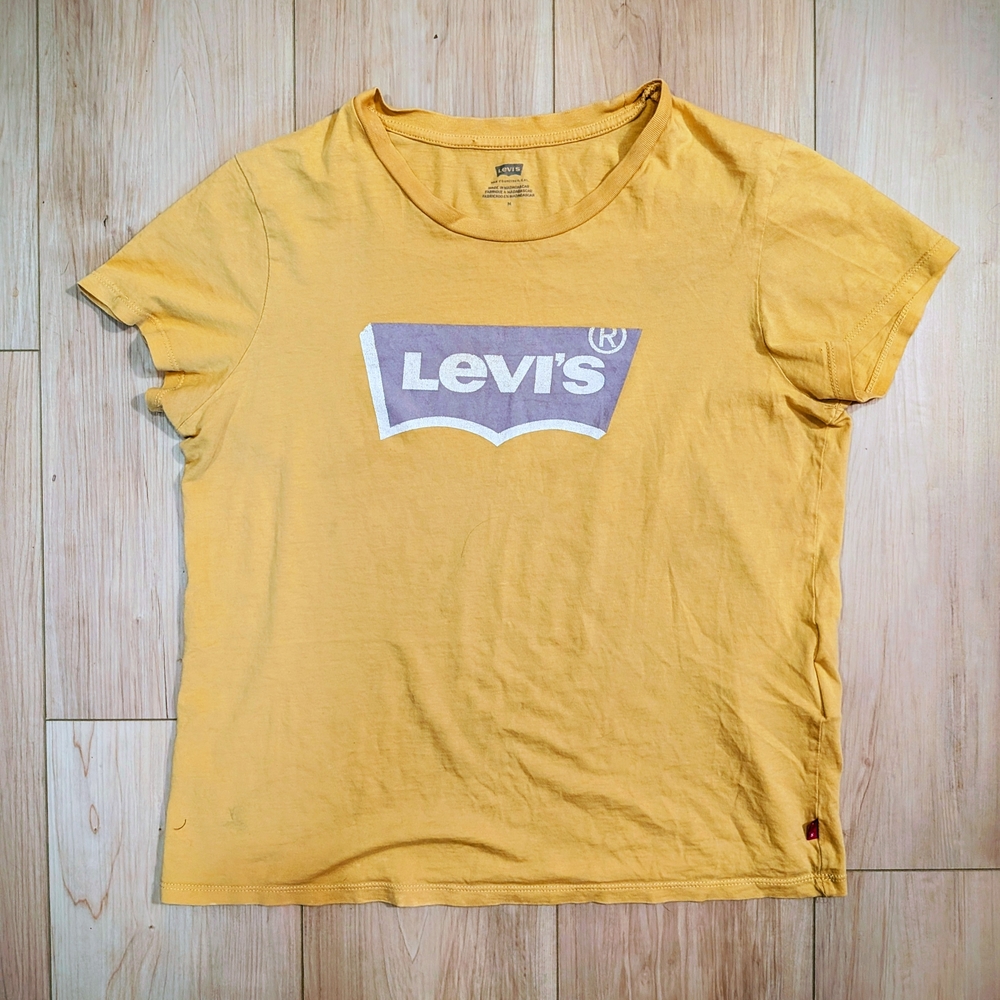 Levi's Women's Yellow Tee with White and Purple Logo Fitted Cute